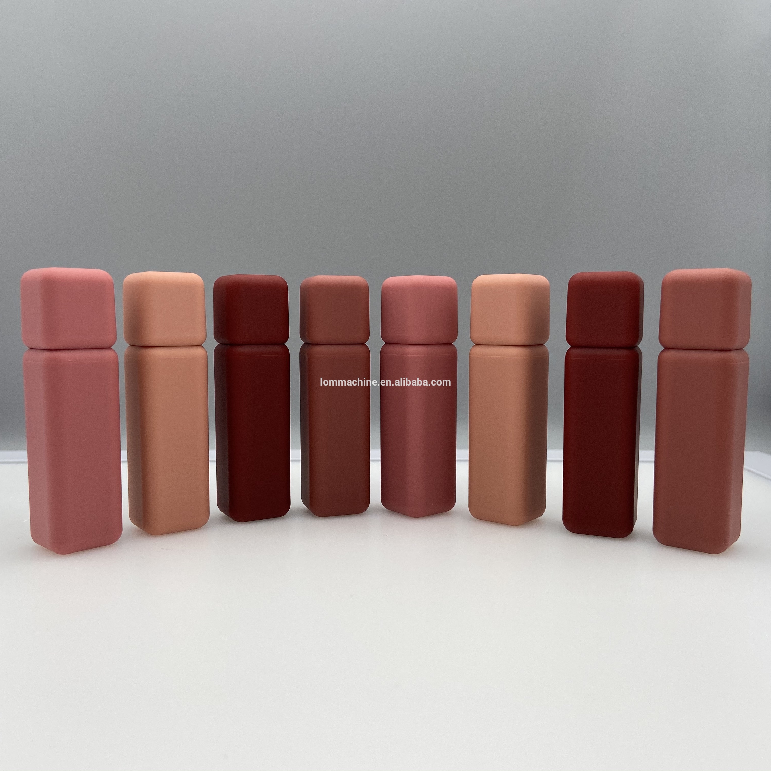 LOM-A02 High quality empty lipgloss tube packaging 3ml 5ml lip gloss tube bottle with screw cap