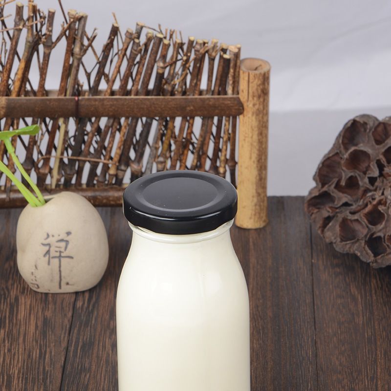 Large capacity 250ml 500ml coconut milk drink bottle 1 liter yogurt drinking glass milk bottle with metal lids