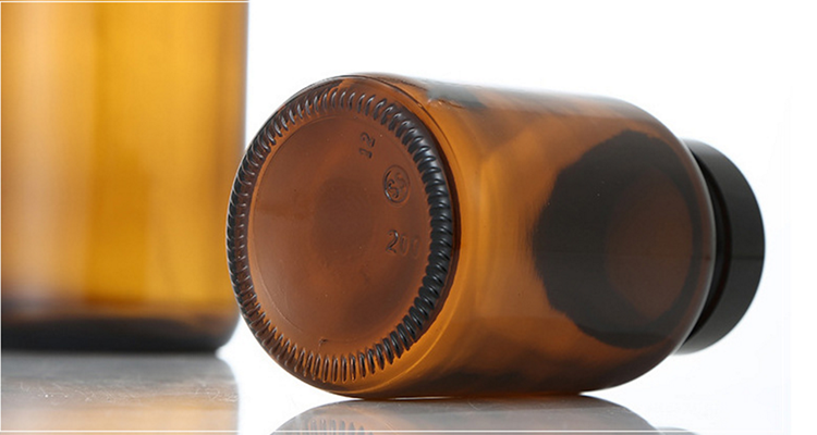 Large capacity pharmaceutical amber glass bottle