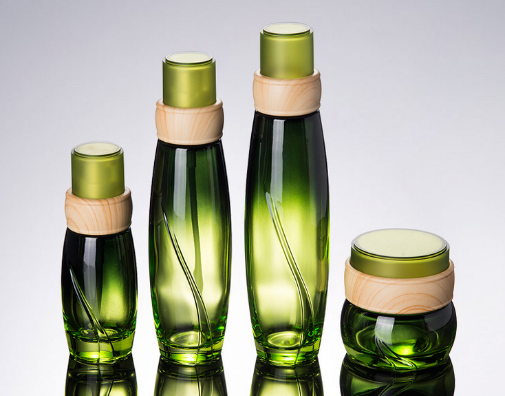 Lotion Pump Bottle Cylinder Glass with Screw Cap Bamboo ECO Friendly Luxury Cosmetic Packaging Stock Product Empty 100ml Green
