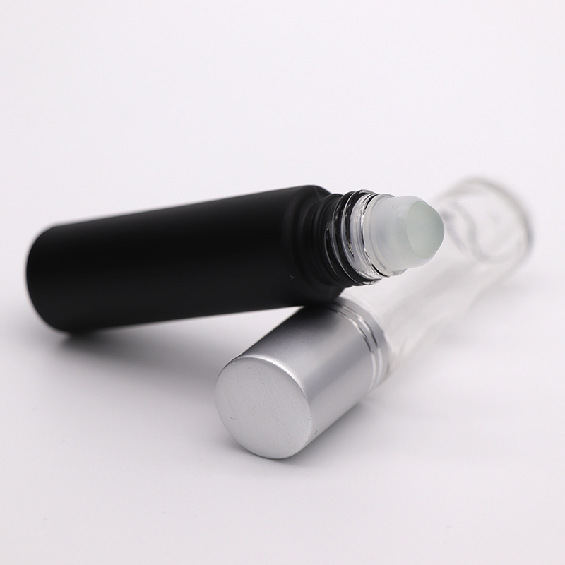 Low MOQ 10ml Perfume Matte Black Clear Glass Roller essential Oil Bottles with lid