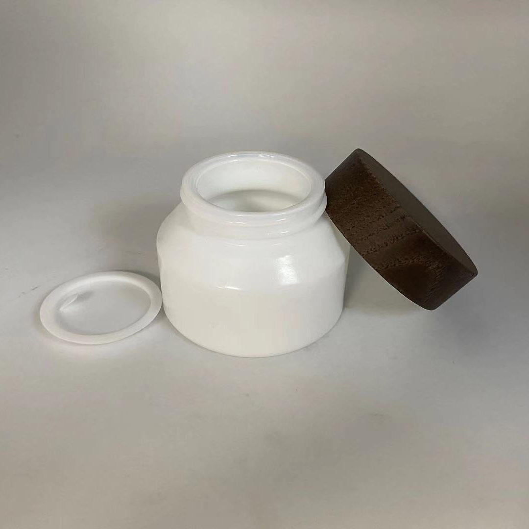 Low MOQ 15g 50g Empty cosmetic opal white porcelain sloping shoulder glass jar with wooden cap