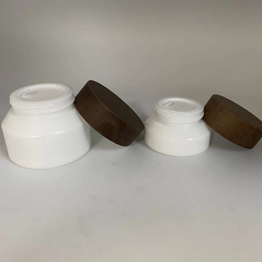 Low MOQ 15g 50g Empty cosmetic opal white porcelain sloping shoulder glass jar with wooden cap