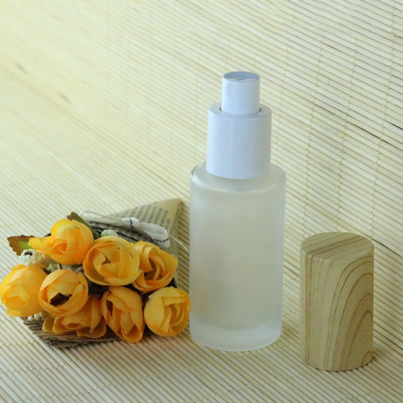 Luxury 30ml 60ml 120ml 1oz 2oz 4oz frosted glass toner perfume bottle with bamboo color spray pump (EPG28)
