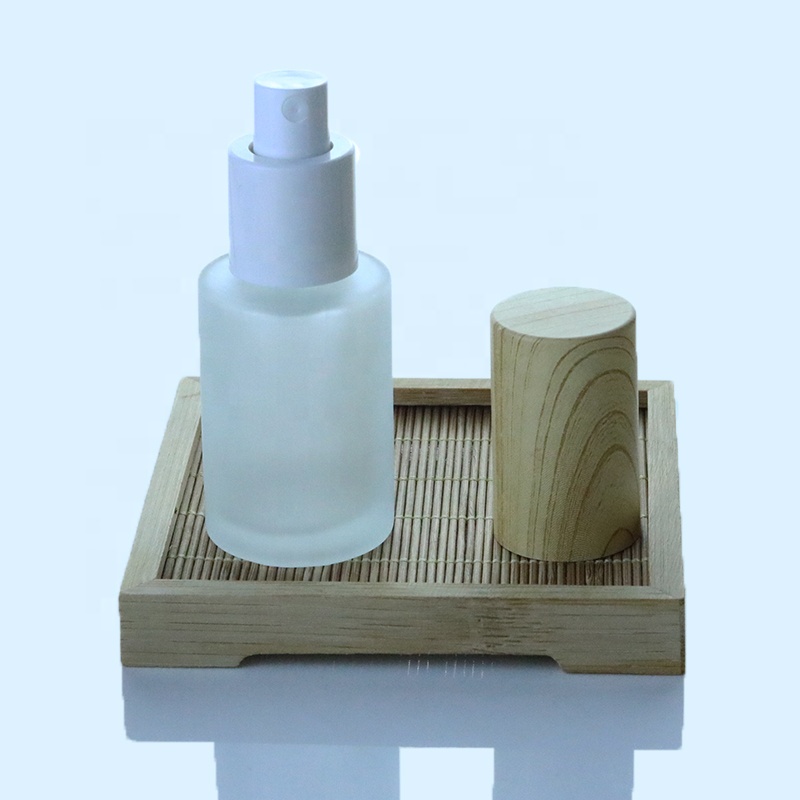 Luxury 30ml 60ml 120ml 1oz 2oz 4oz frosted glass toner perfume bottle with bamboo color spray pump (EPG28)