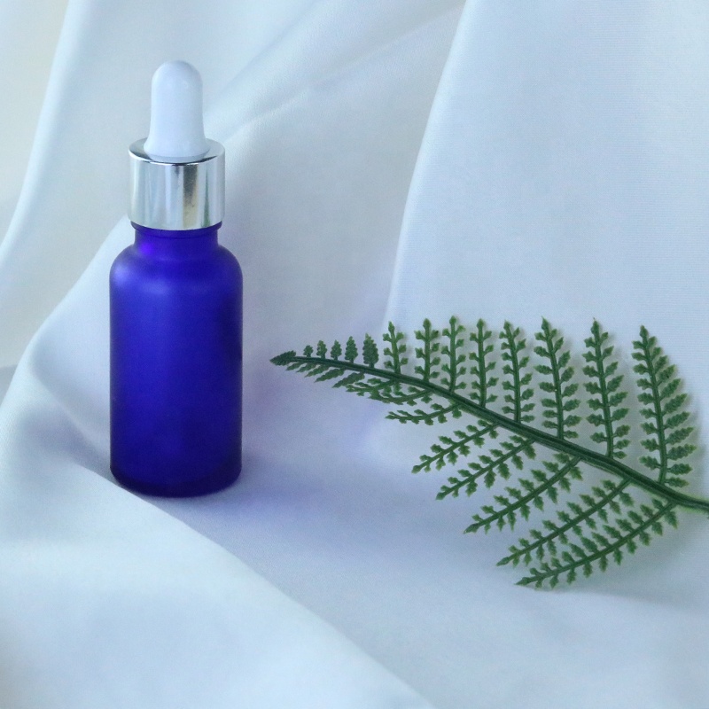 Luxury 5ml 10ml 15ml 20ml 30ml 50ml 100ml Wholesale blue frosted glass bottle with aluminum silvery golden dropper (GFG04)