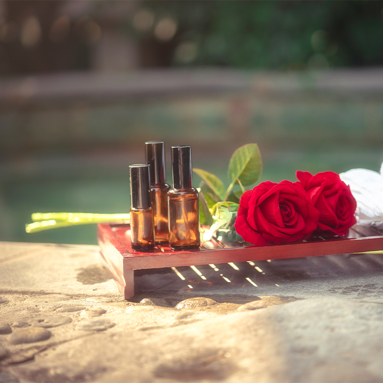 Luxury Cosmetic Unique Essential Oil Bottle Packaging Face Glass Serum Bottle With Pump Cap