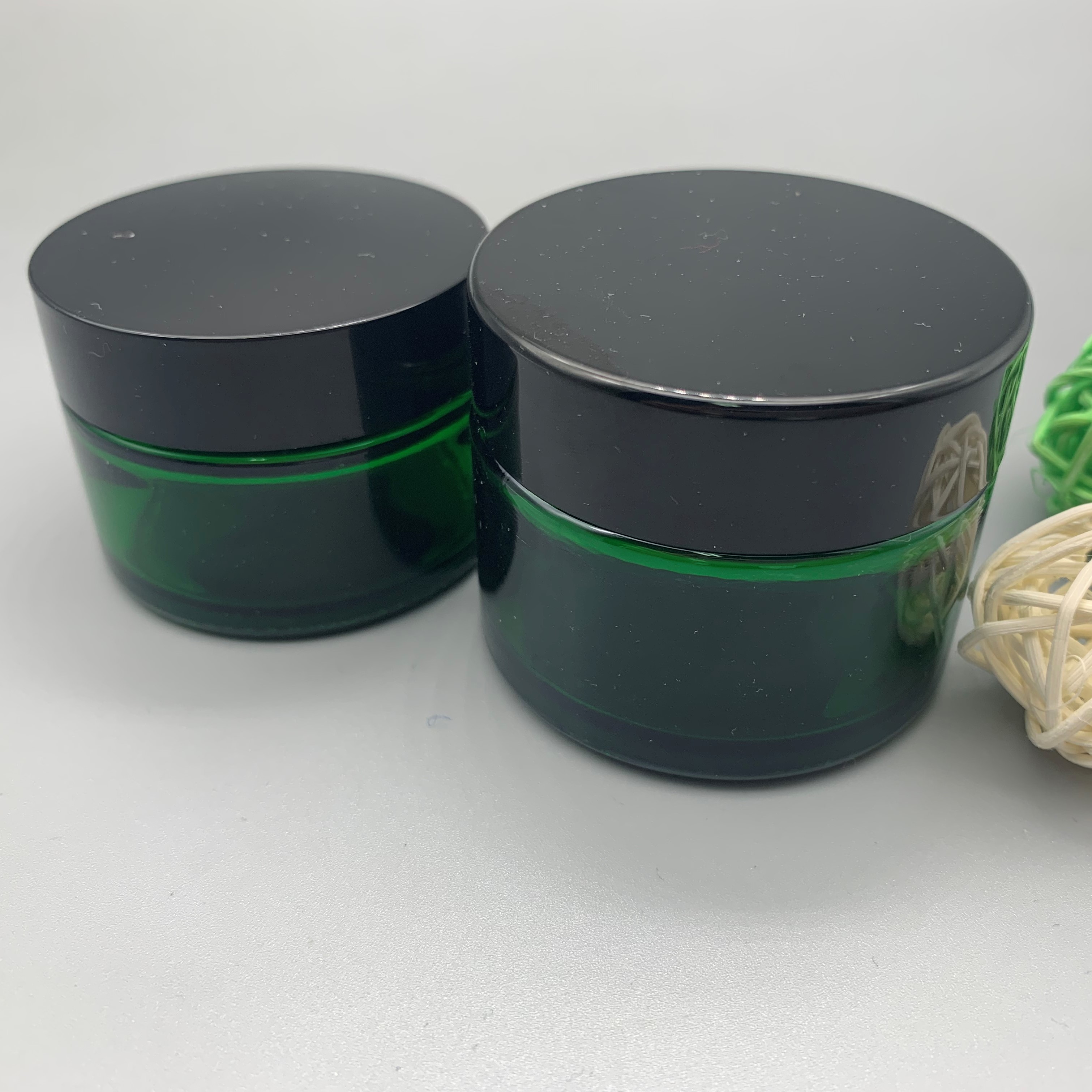 Luxury Custom Empty Green Cream Glass Cosmetic Jar With Gold Lid 30g 50g