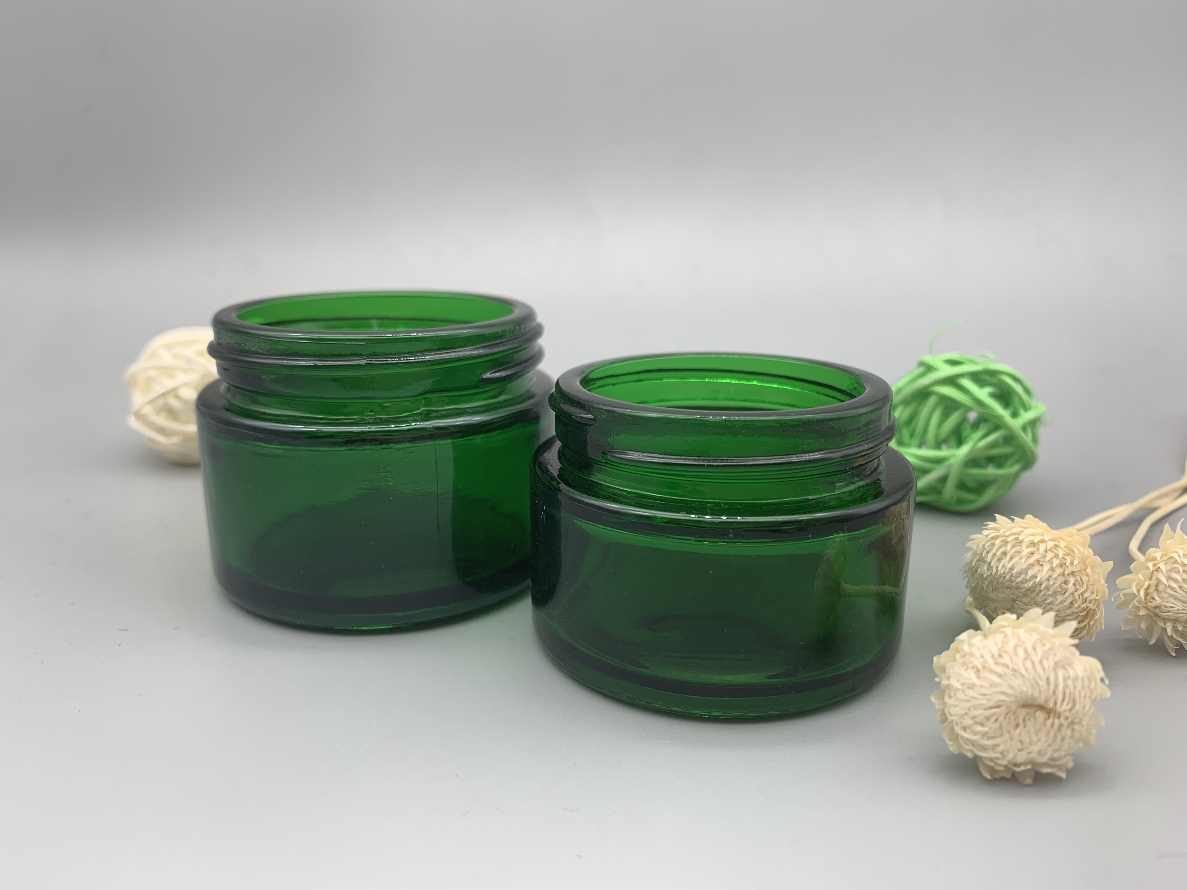 Luxury Custom Empty Green Cream Glass Cosmetic Jar With Gold Lid 30g 50g