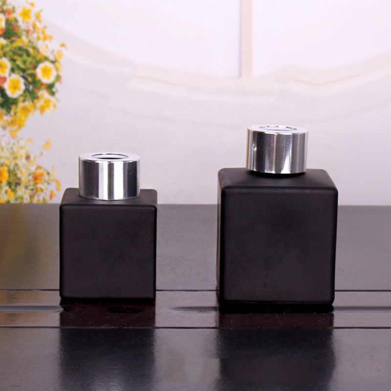 Luxury Home Black Square Aromatherapy Bottle Diffuser Round Empty Glass Car Aroma Reed Diffuser Bottle 55ml 110ml