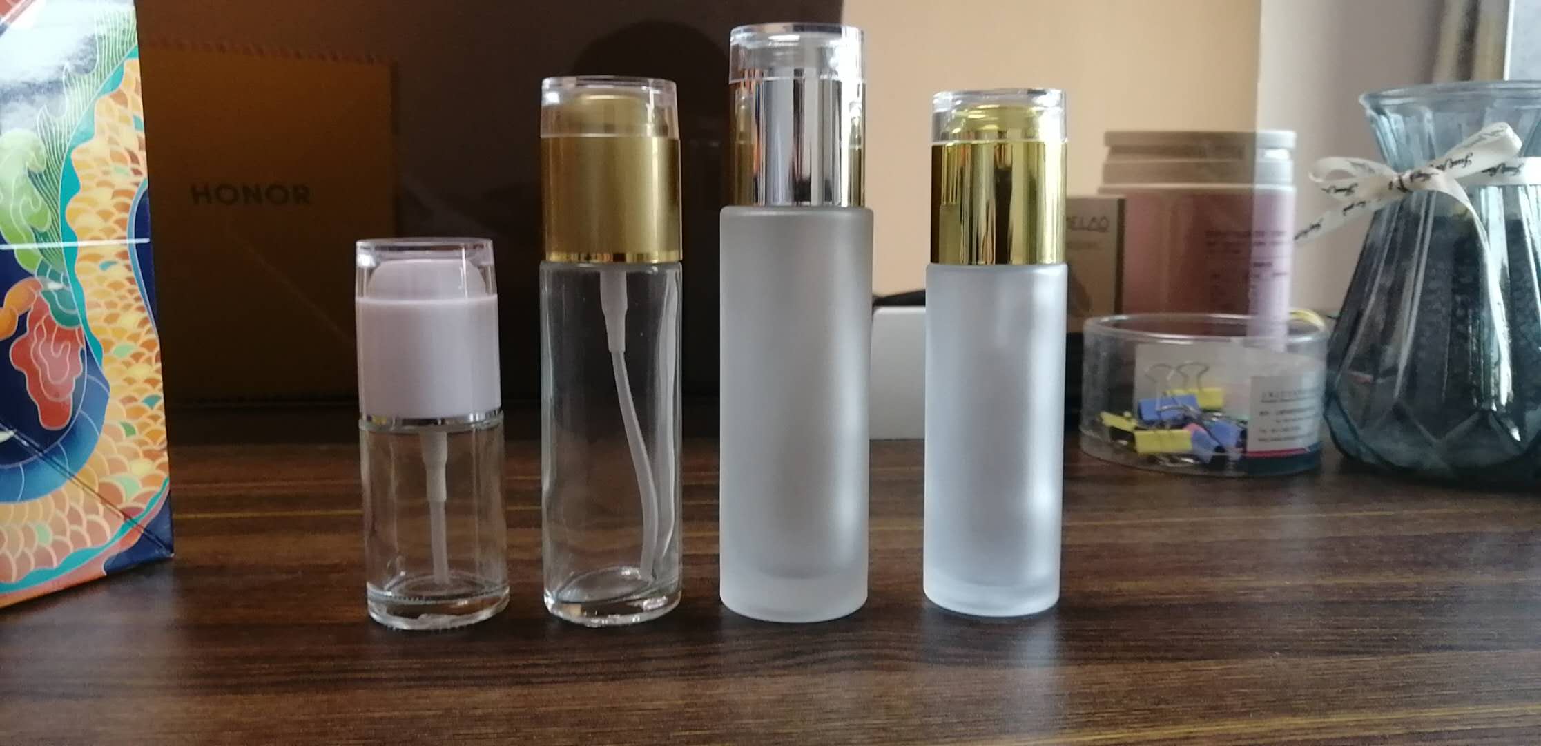 Luxury cosmetic skincare packaging flat shoulder glass bottle 20 ml 30 m 50 ml 100 ml with pump lotion bottle
