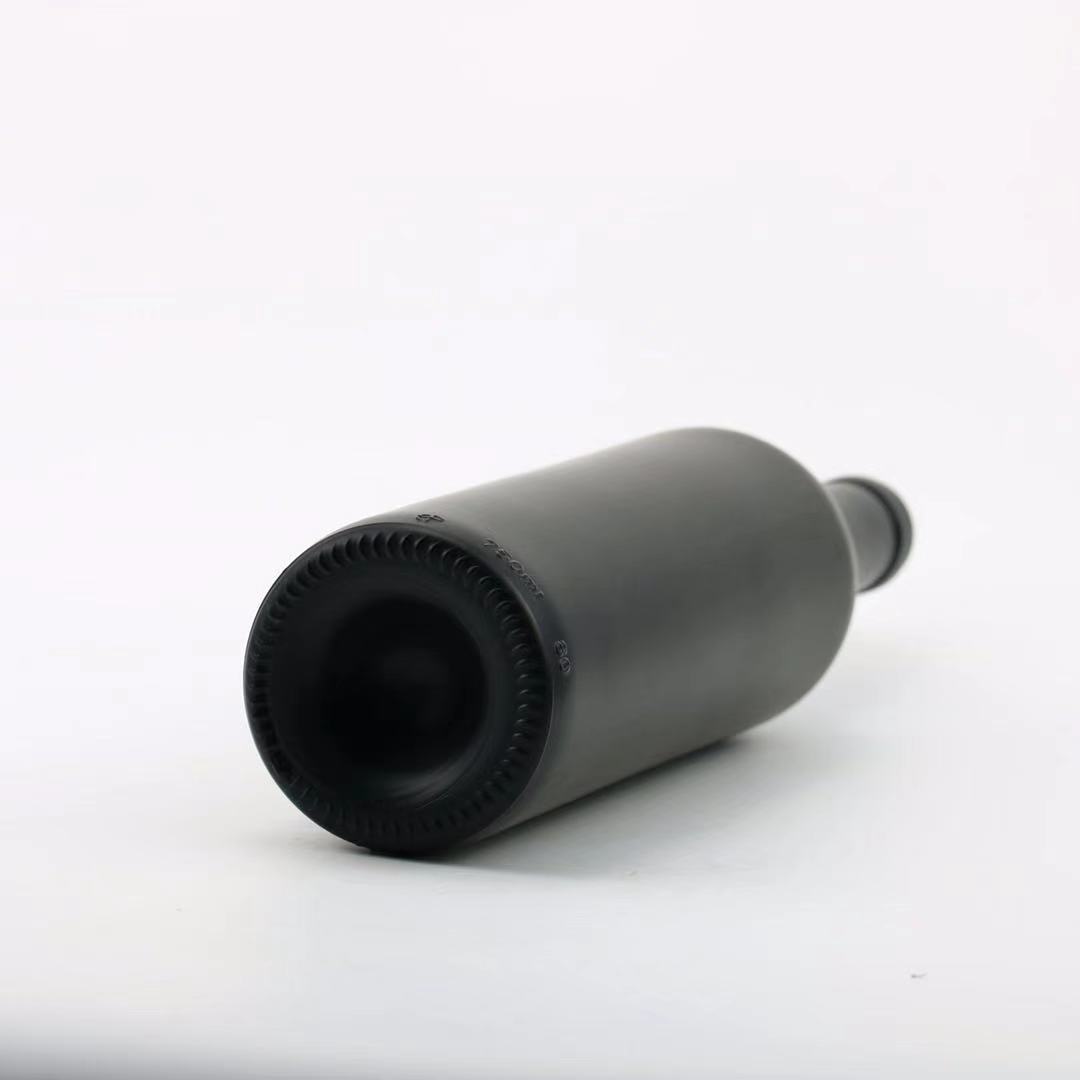 Luxury custom color painting 500 ml 750 ml with cork screw cap liquor black glass spirit bottle