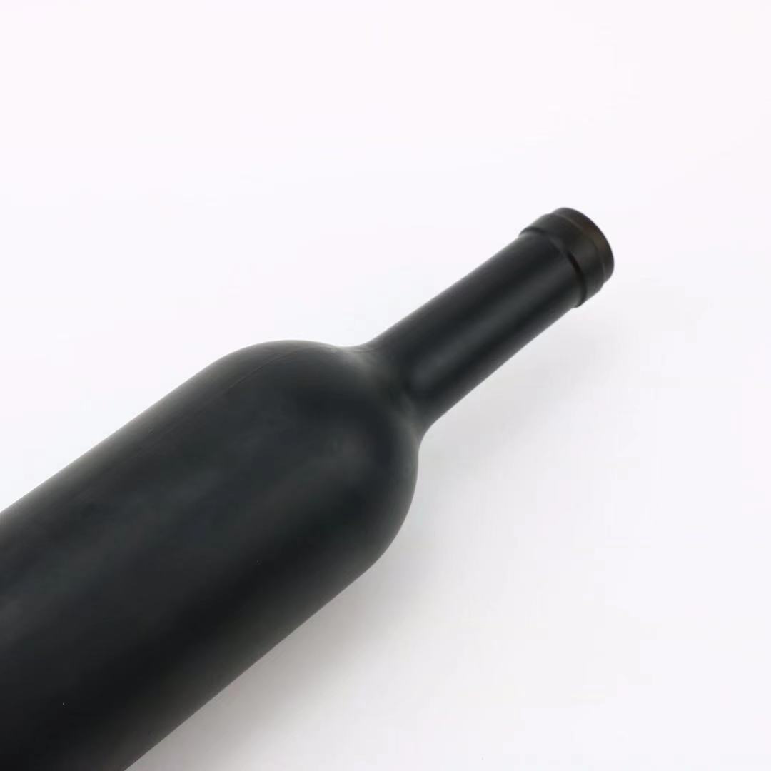Luxury custom color painting 500 ml 750 ml with cork screw cap liquor black glass spirit bottle
