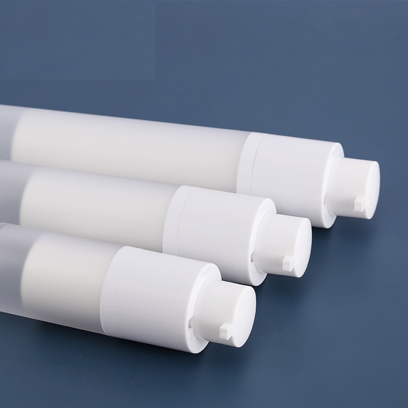 Luxury factory direct sale cosmetic packaging bottle 15ML vacuum pump lotion spray bottle 30ML plastic lotion bottle