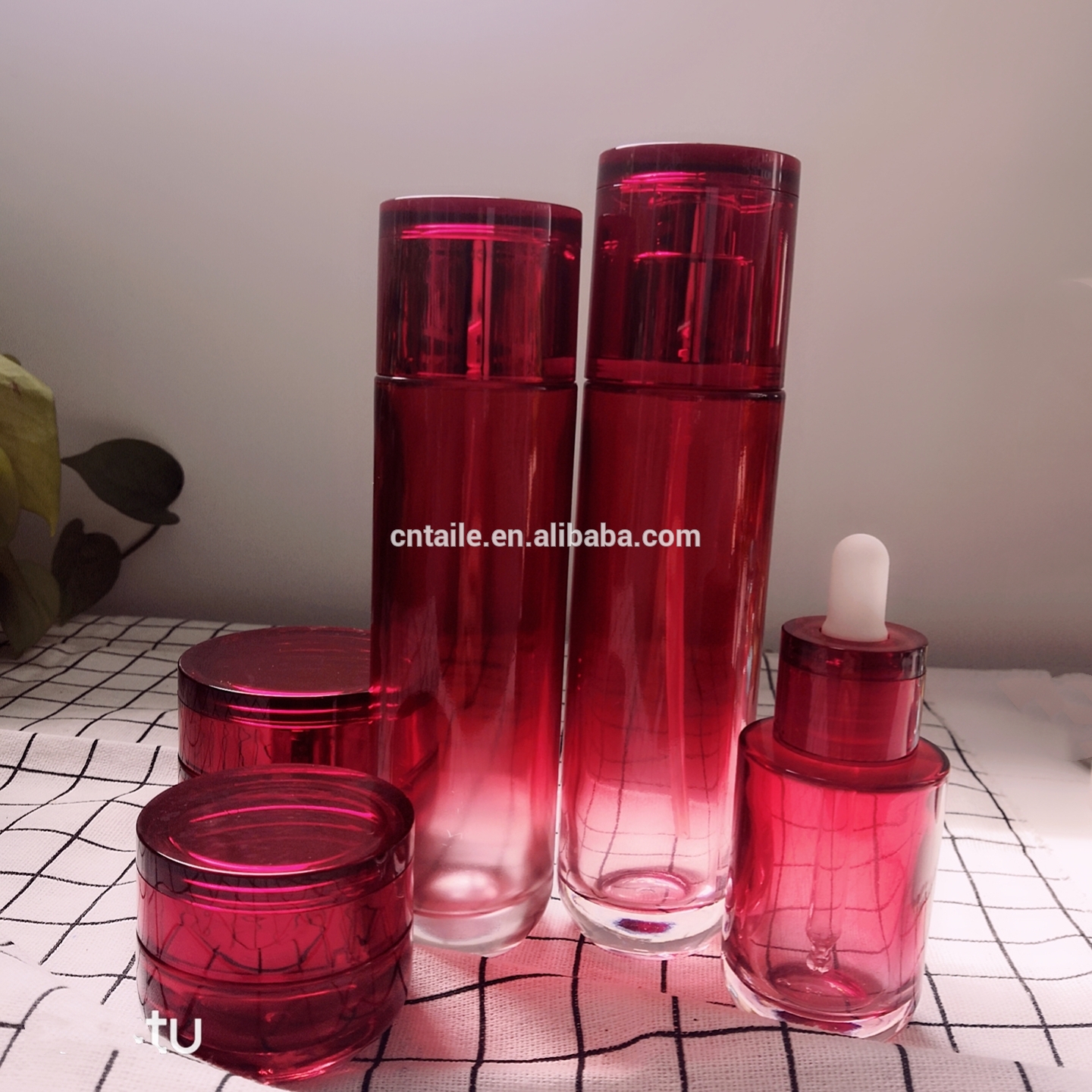 Luxury glass cosmetic containers 40ml serum bottle with dropper empty cosmetic glass lotion bottle and cream jar for skin care