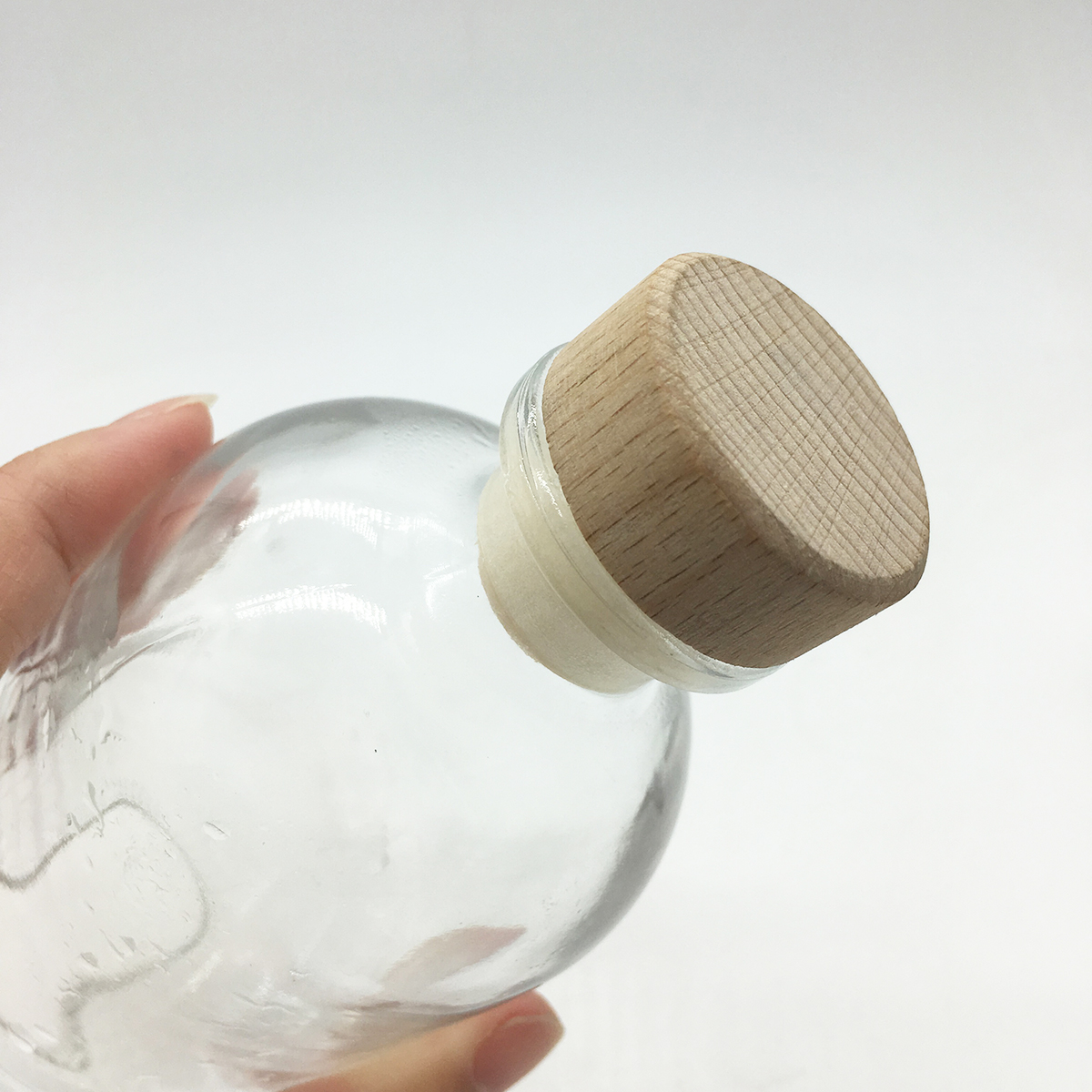Luxury small glass bottle with corks 100ml empty round 250ml 375ml 500ml glass bottle beverage for Liquor juice wine vodka