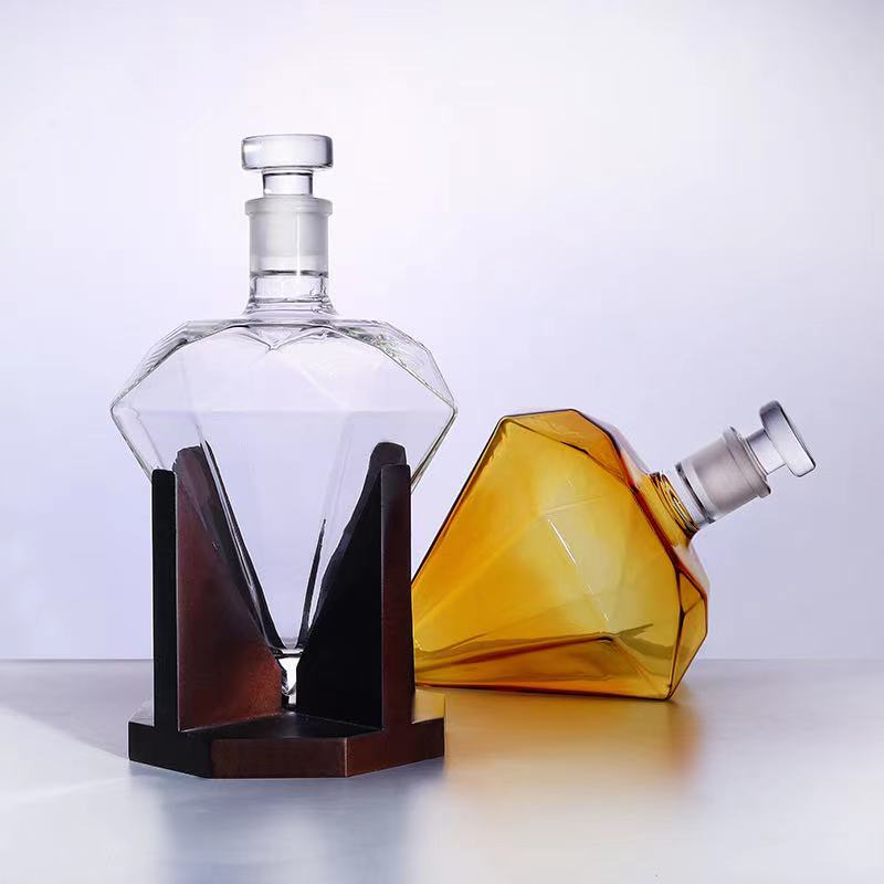 Luxury transparent cut glass liquor bottle with wood base 800 ml 1000 ml diamond liquor bottle