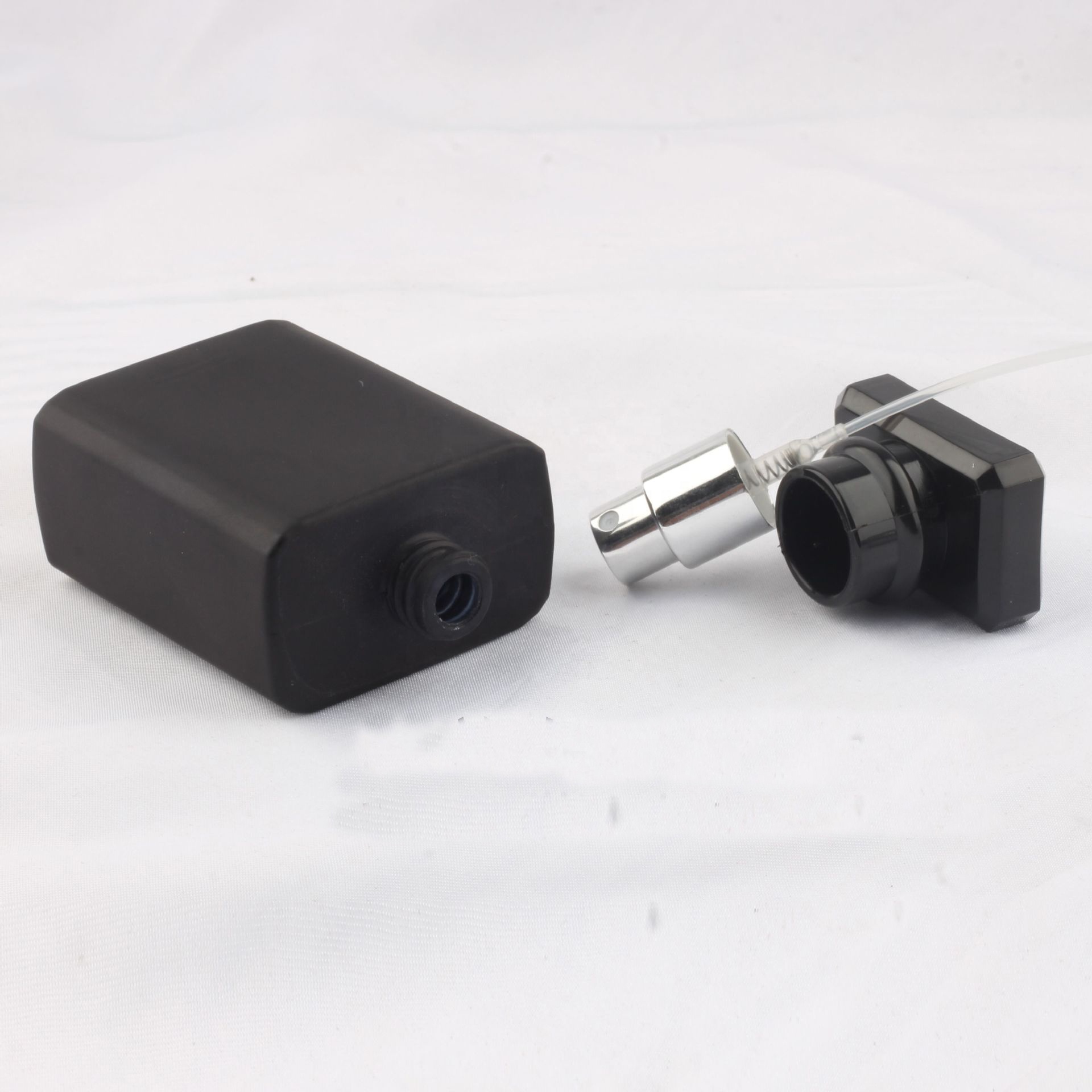 MUB Clear Black 50ml Rectangular Shape Glass Perfume Bottle Empty Screw Neck Glass Spray Perfume Atomizer Bottle With Pump