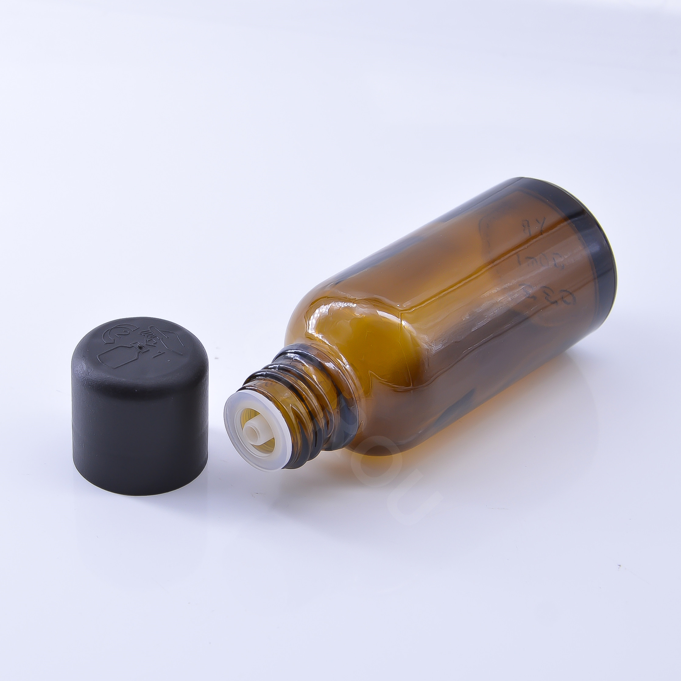 Manufacturer 5ml 10ml 15ml 20ml 30ml 50mll 100ml frosted matte black essential oil glass bottle with screw cap