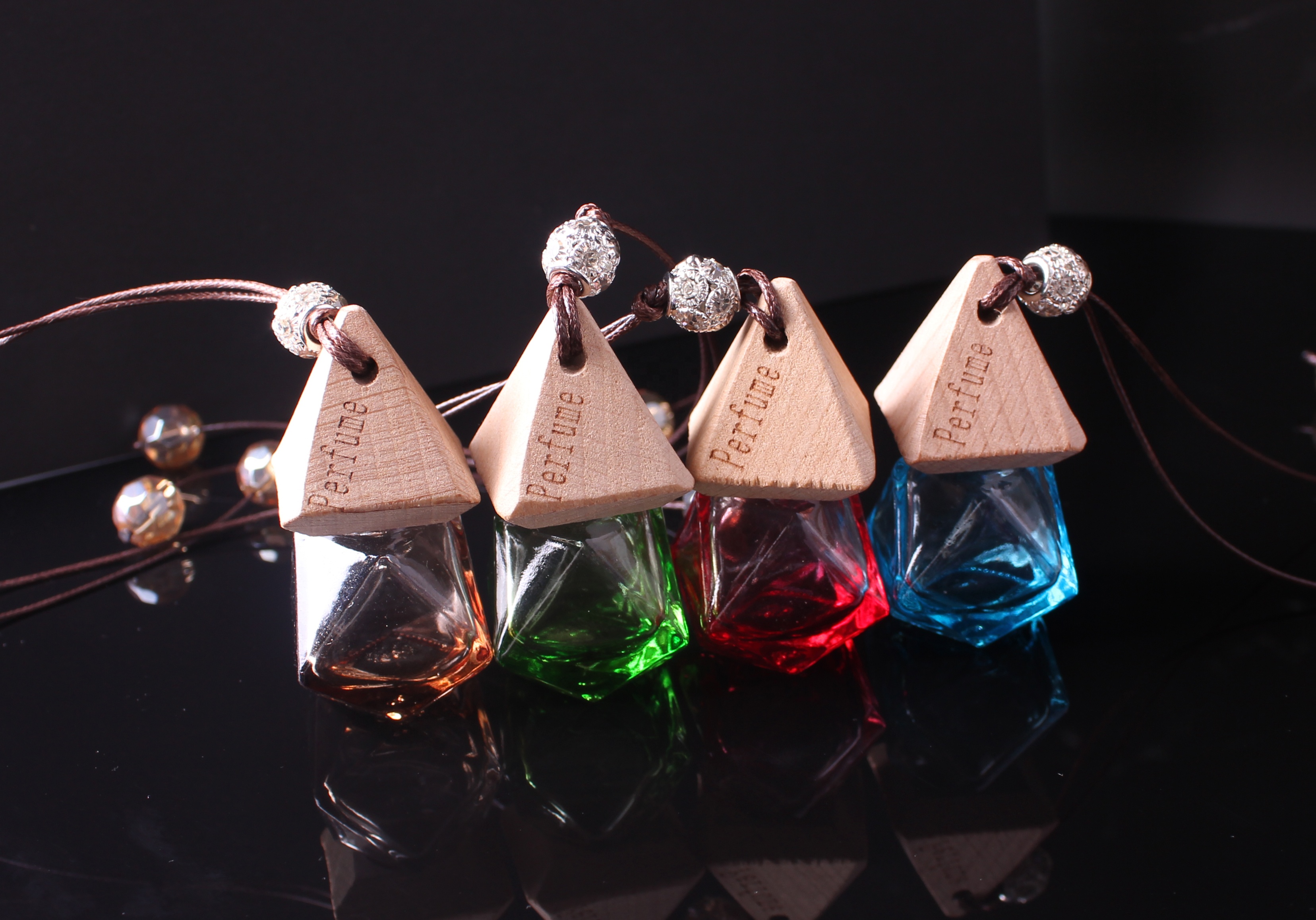 Manufacturer Luxury New High-end Car Hanging Aroma Diffuser Colorful Glass Bottle Clear Beads Automobile Perfume