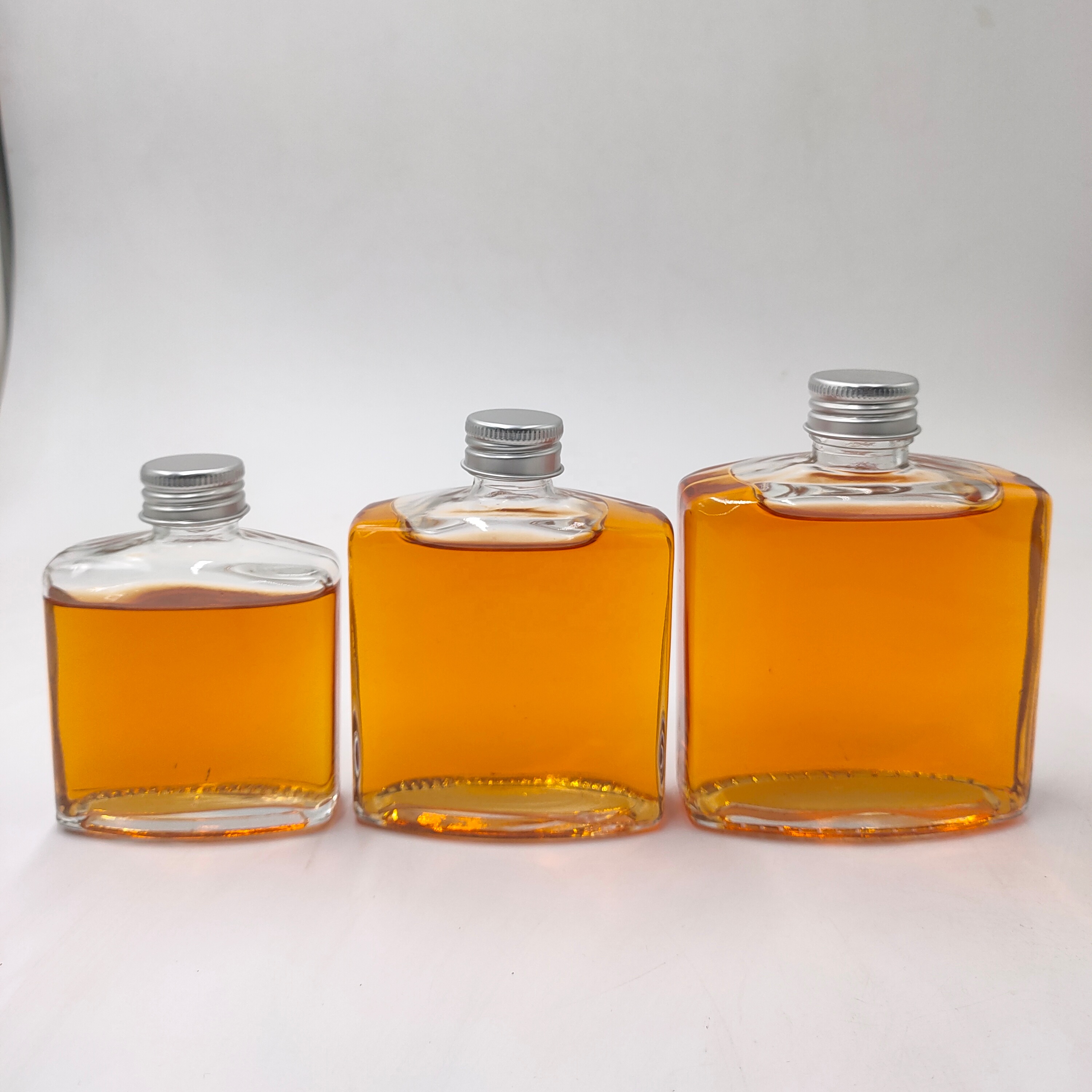 Manufacturer customized 250ml 300ml 500ml beverage glass bottle juice coffee glass bottle glass jar with screw cap