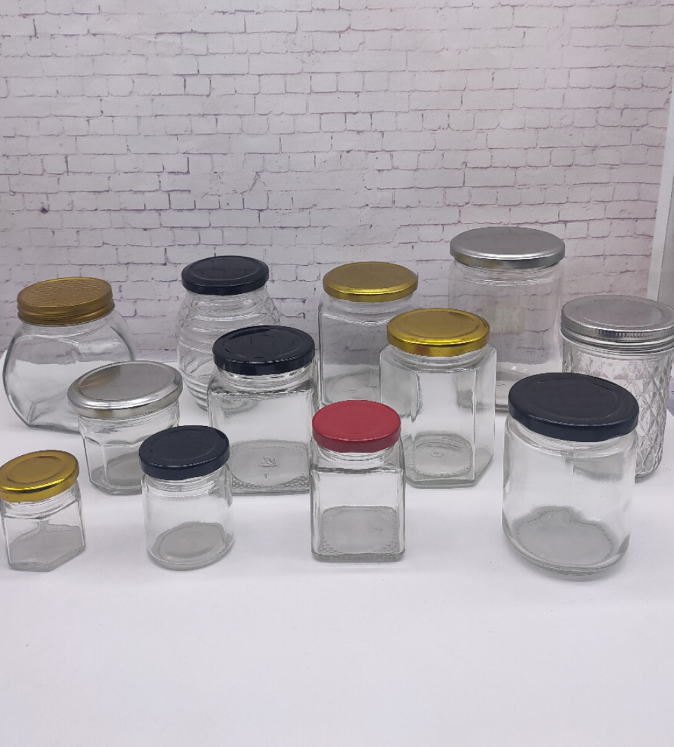 Manufacturer customized 250ml 300ml 500ml beverage glass bottle juice coffee glass bottle glass jar with screw cap