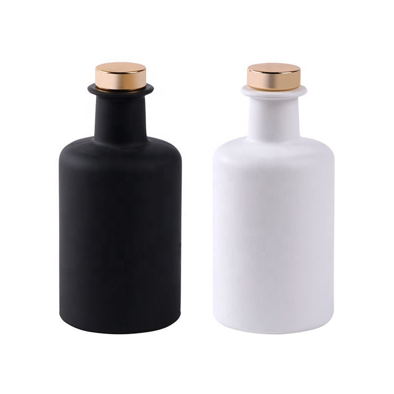Matte black matte white colored round 250ml glass diffuser bottles with stopper cork
