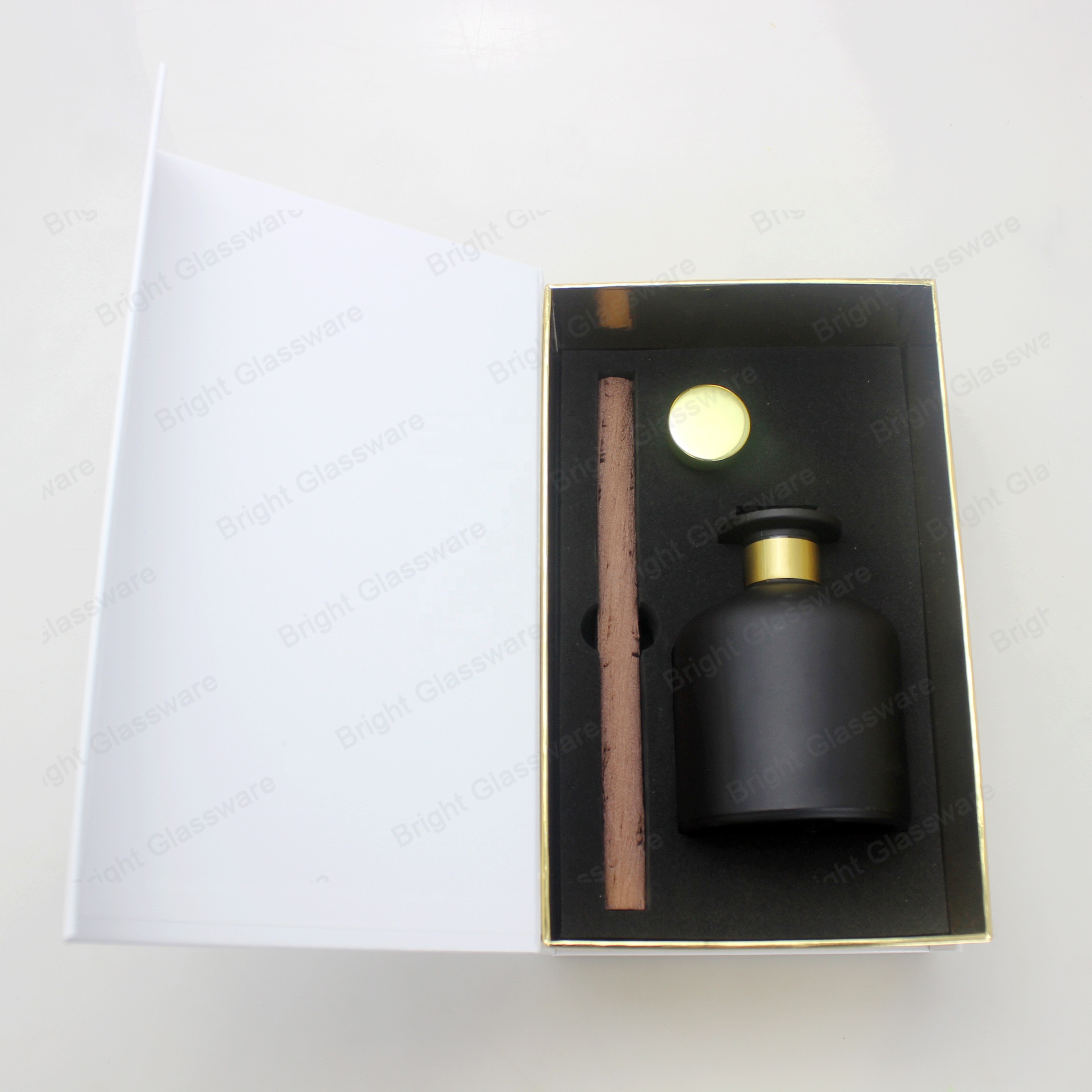 Matte shiny black reed diffuser glass bottle, reed diffuser with rattan sticks and packaging gift box