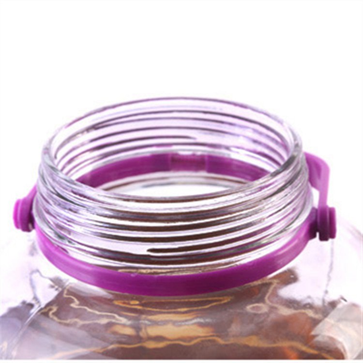 Medium capacity 240ml glass bottle for storing food