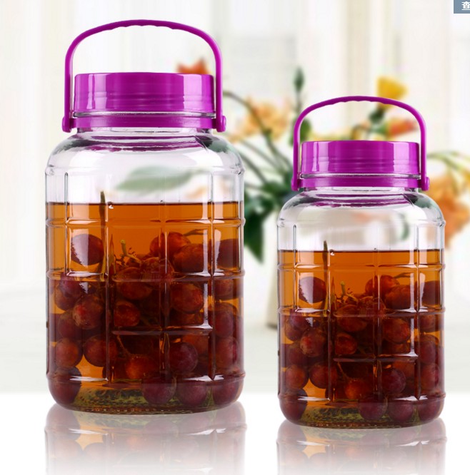 Medium capacity 240ml glass bottle for storing food