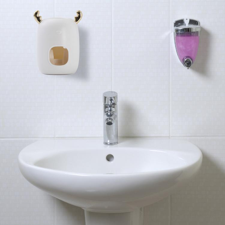 Menglu automatic toothpaste squeeze artifact suction wall-mounted squeezer set household punch-free toothbrush rack