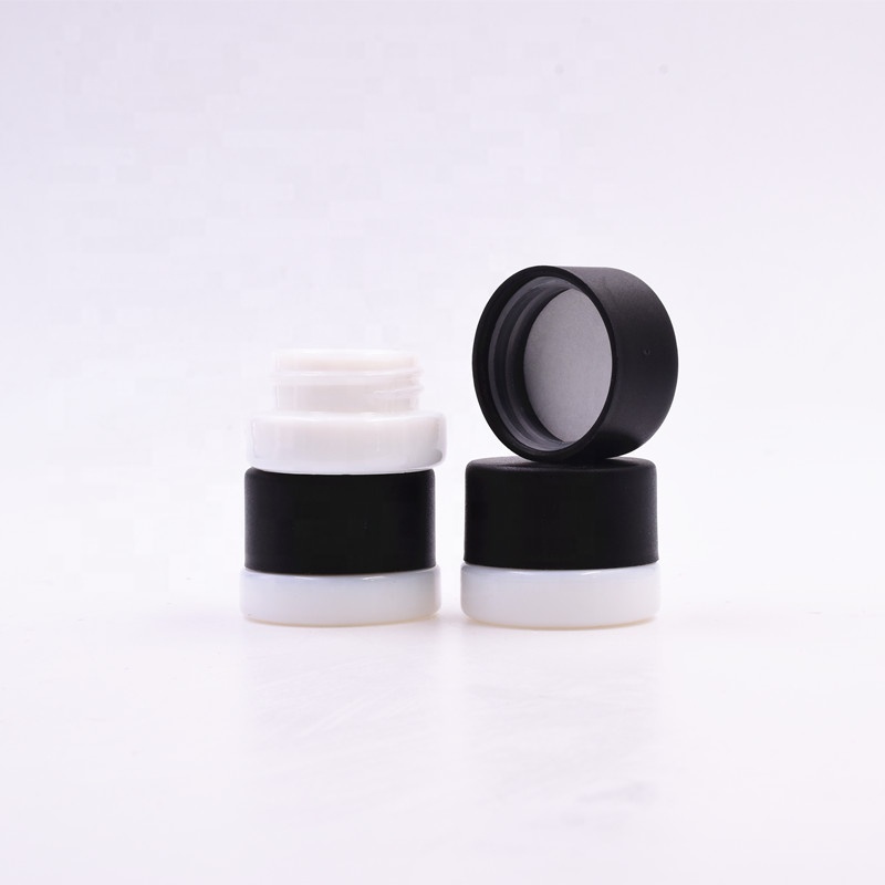 Mini 3 ml white raw material square lovely t side eye cream cosmetic packing glass jar with plastic child proof lid.