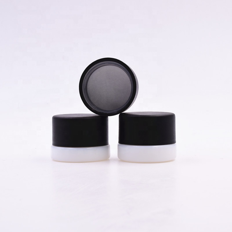 Mini 3 ml white raw material square lovely t side eye cream cosmetic packing glass jar with plastic child proof lid.