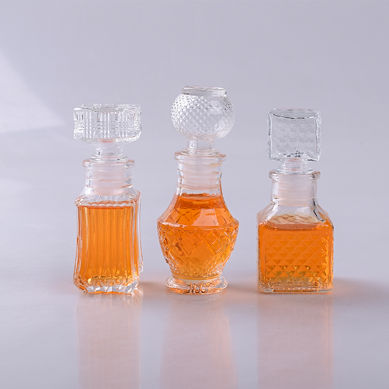 Mini Glass Whisky Decanter Glass Bottle Small Jar with Airtight Geometric Stopper for Wine, Liquor, Bourbon