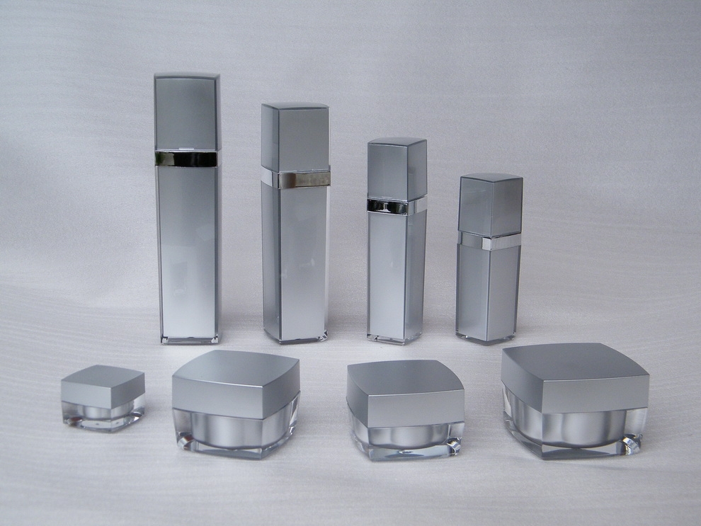 Mini Plastic Jar & bottle With Lid 5g