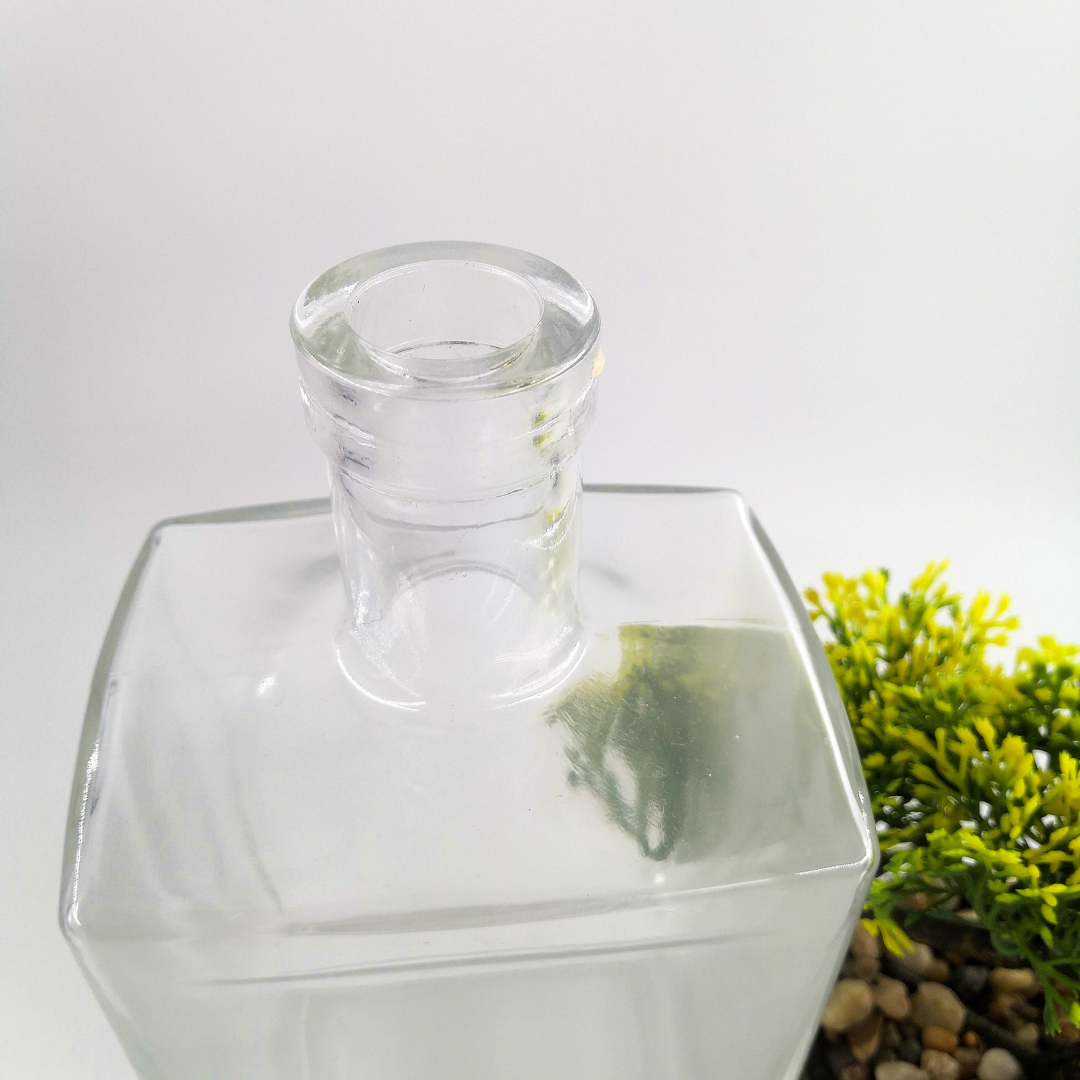 Mini liquor whisky pet glass bottle with metal screw cap wholesale price custom 30ml 50ml 100ml spirit bottle