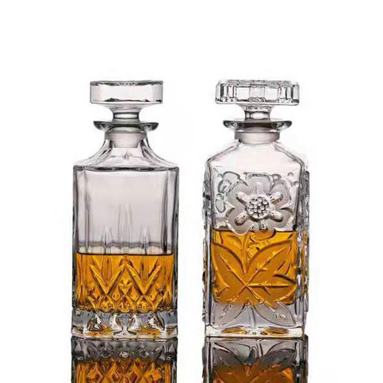 Modern Novel Design Factory Price Crystal Liquor Bottle