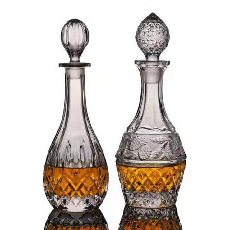 Modern Novel Design Factory Price Crystal Liquor Bottle