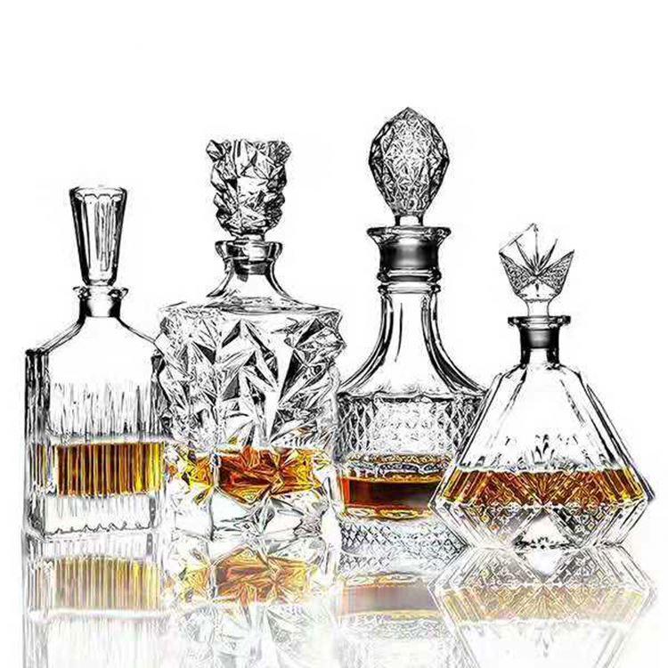 Modern Novel Design Factory Price Crystal Liquor Bottle