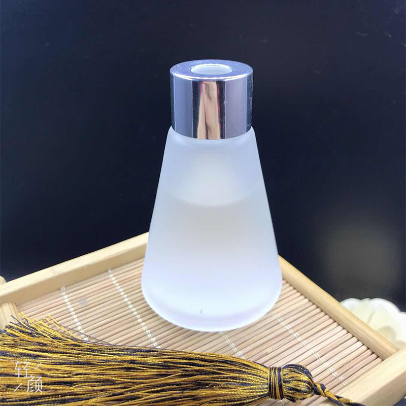Most popular empty reed diffuser bottles 50ml 100ml round square bottle glass
