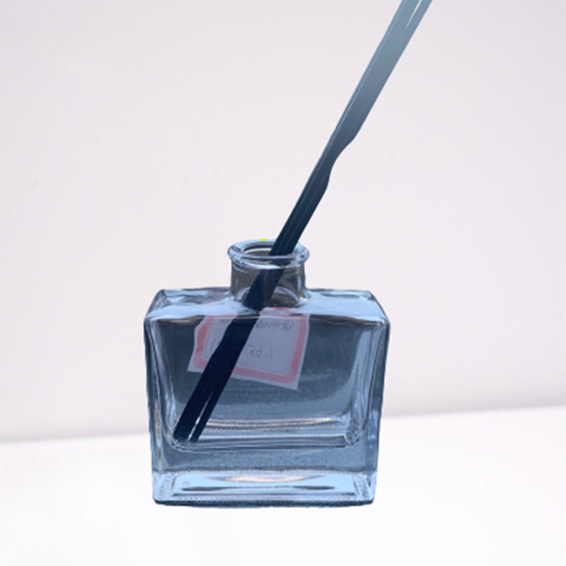 Most popular empty reed diffuser bottles 50ml 100ml round square bottle glass