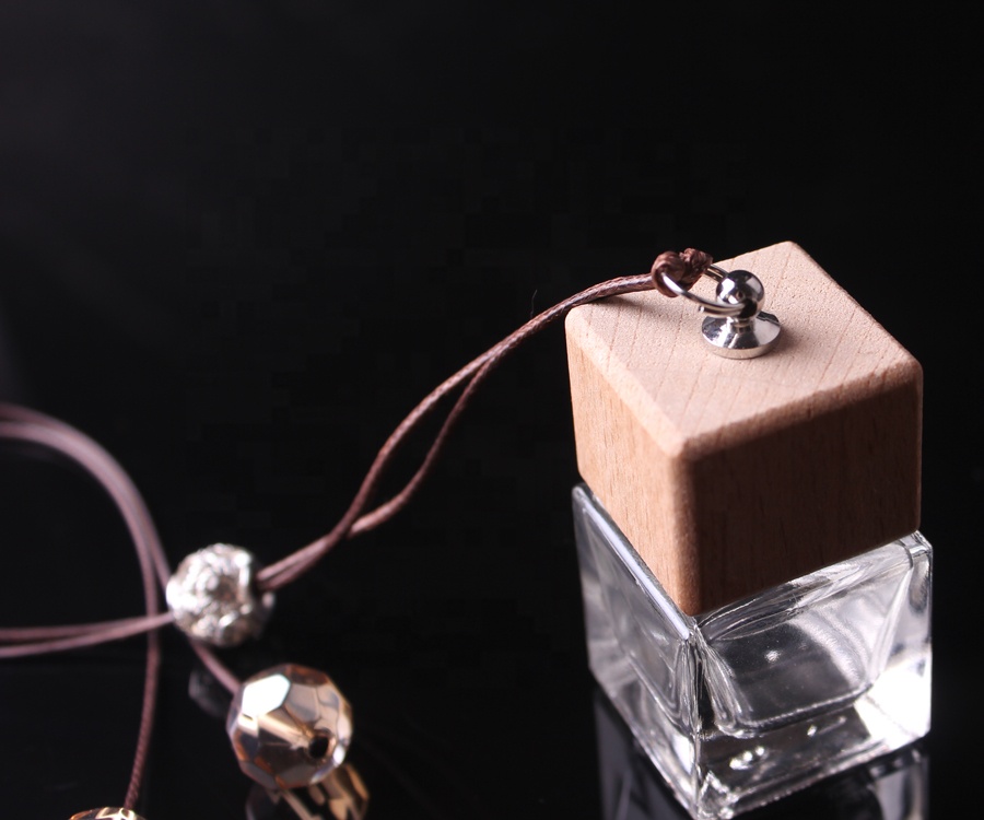 New Arrival Square Glass Bottle Wooden Lid With Luxury Clear Beads With Hook Aroma Diffuser Hanging Perfume bottles