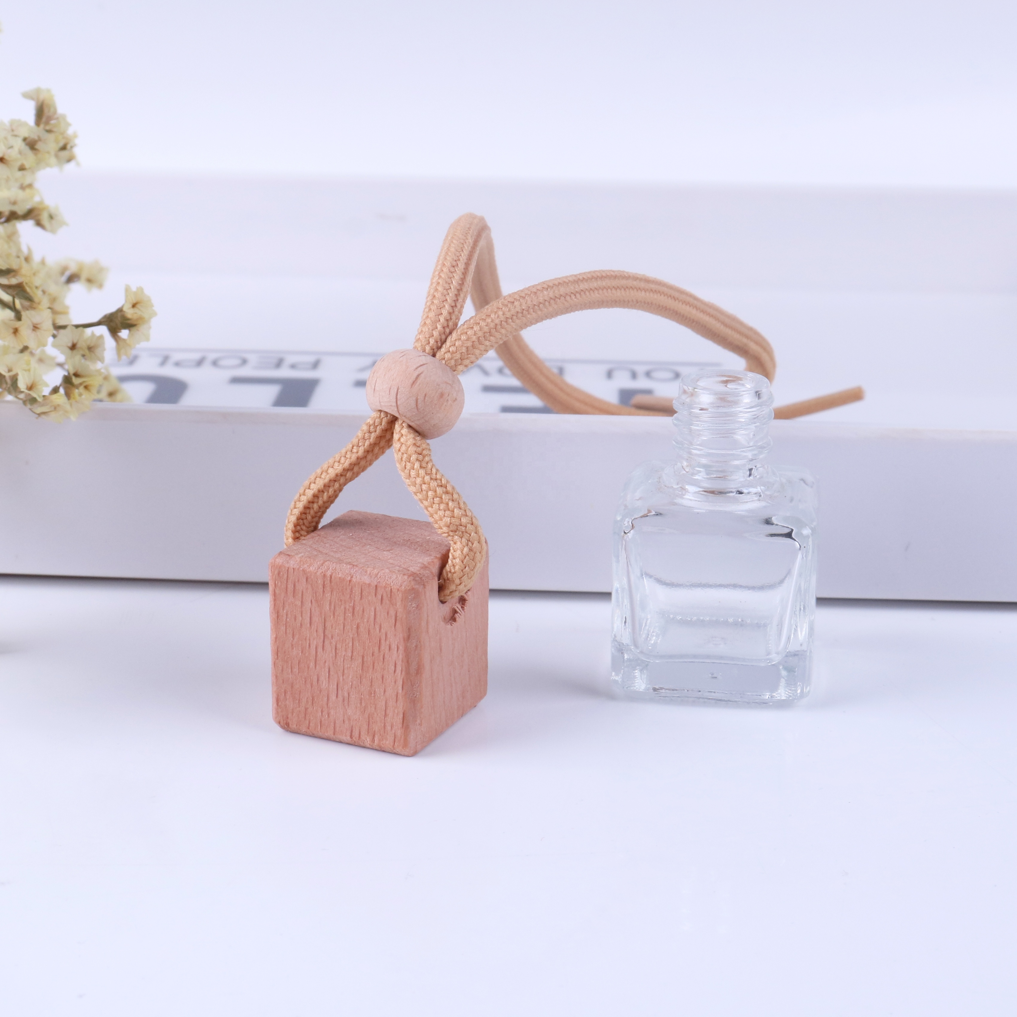 New Arrival Square Shape Glass Perfume Car Diffuser Bottle With Wooden Cap And Rope Aroma Diffuser Hanging perfume bottles