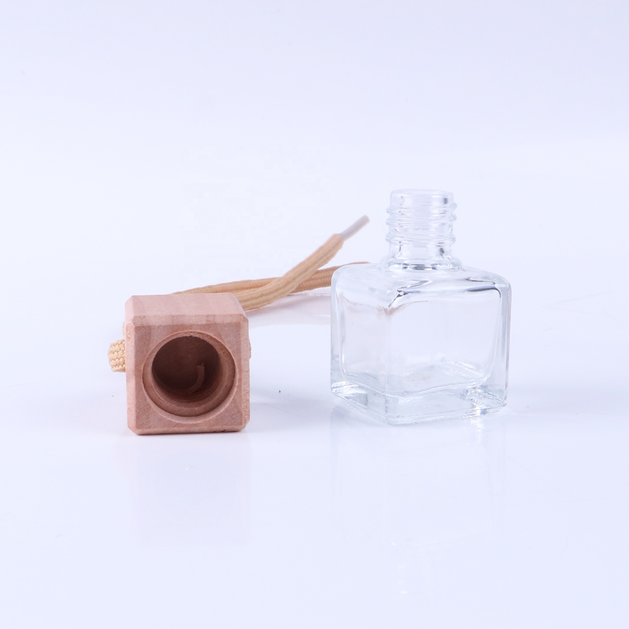 New Arrival Square Shape Glass Perfume Car Diffuser Bottle With Wooden Cap And Rope Aroma Diffuser Hanging perfume bottles