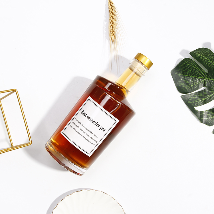 New Design 500ml 750ml Vodka Glass Bottles Heavy Base Luxury Glass Wine Bottles for Rum Whisky Gin With Cork