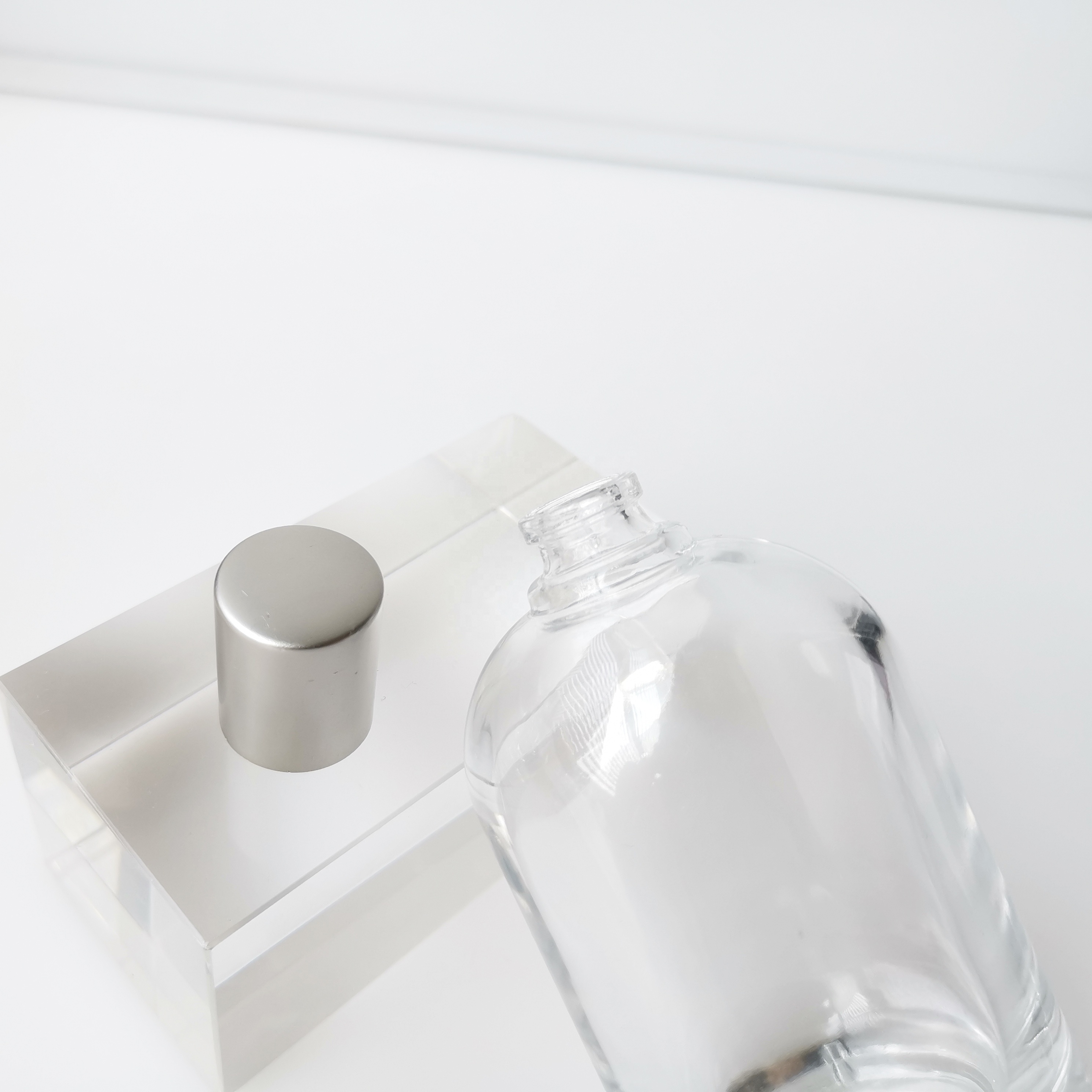 New Design Empty Glass Atomizer Perfume Bottle Spray Round Cylinder Perfume Bottle