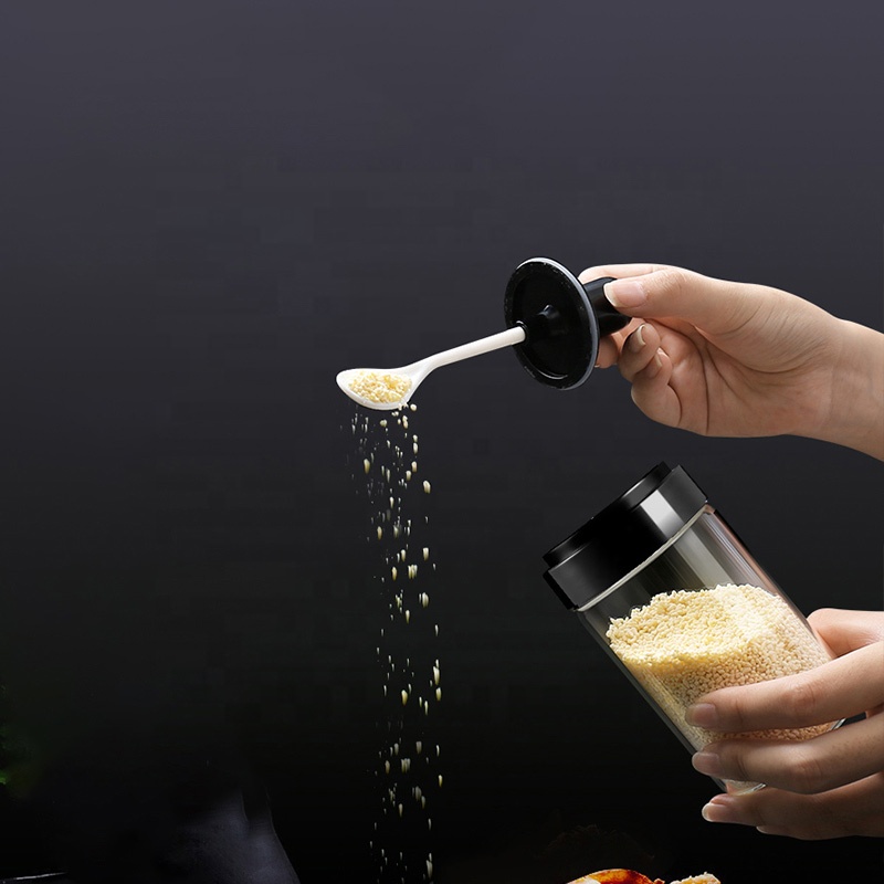 New Food Sealed Airtight Round Kitchen Glass Sugar Tea Bottles Plastic Seasoning Jar Food Spice Storage Jar with spoon