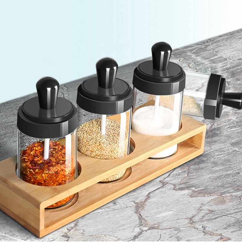 New Food Sealed Airtight Round Kitchen Glass Sugar Tea Bottles Plastic Seasoning Jar Food Spice Storage Jar with spoon