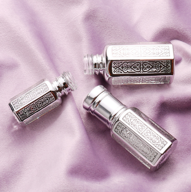 New Luxury Hot Sale black gold sliver red Empty 5ml Round Essential Oil Glass Bottle, Small Dropper Bottle for liquid perfume