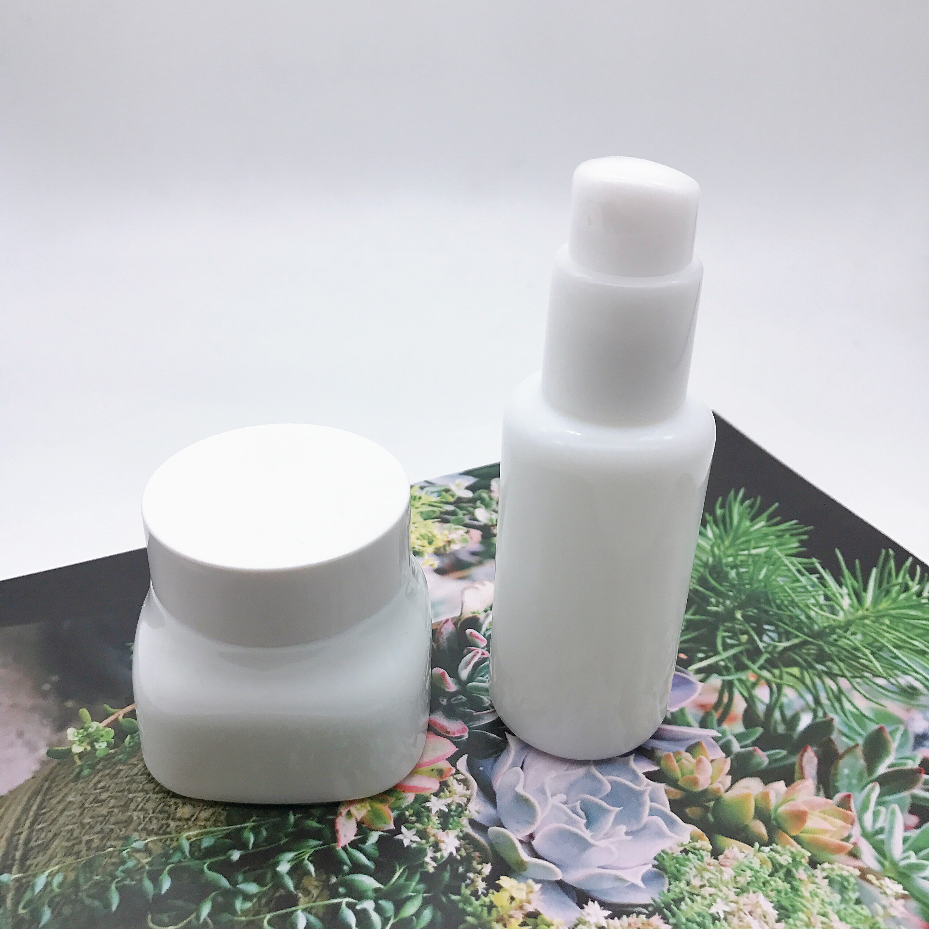 New Product White Porcelain Cream Jar High Quality Opalglass Jar 50g 100g Customized Jar